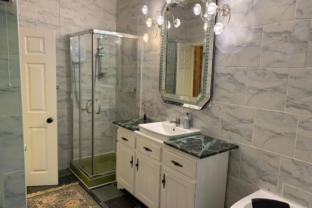 Luxurious Apartment In Historic Mansion - Sleeps 7 Ladock エクステリア 写真